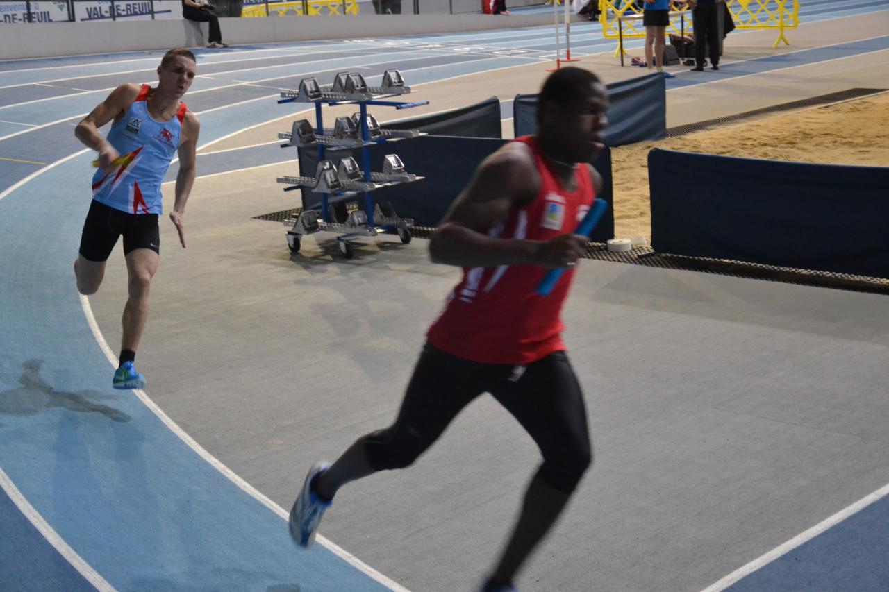 Jérome Chackroun à gauche relais 4x200