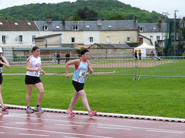 Virginie Anquetil 22'18''87 au 3000 marche